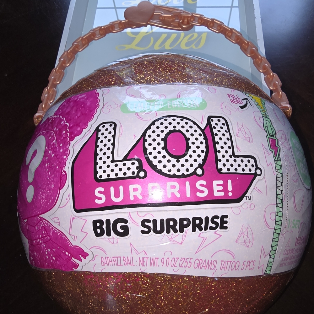 L.O.L. Surprise! Big Surprise Pink and Gold